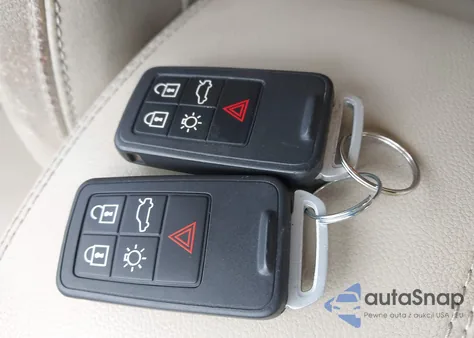 2015 Volvo Xc60 T6 z USA, uszkodzony, nr VIN YV4902RK6F2714488